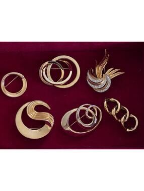 Elegant 6 Gold tone Brooch Lot, 1 signed BSK 1 signed Monet